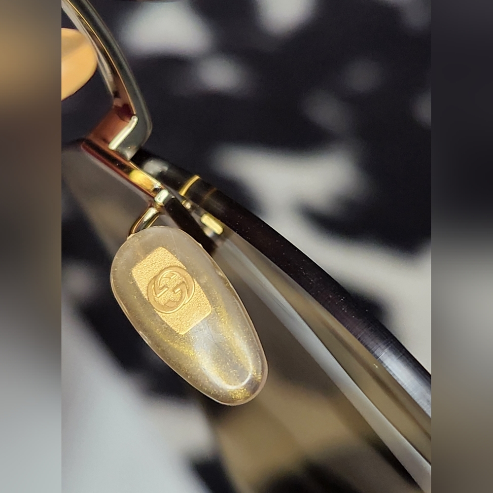 Gucci Oversized Gold Sunglasses - Picture 7 of 9